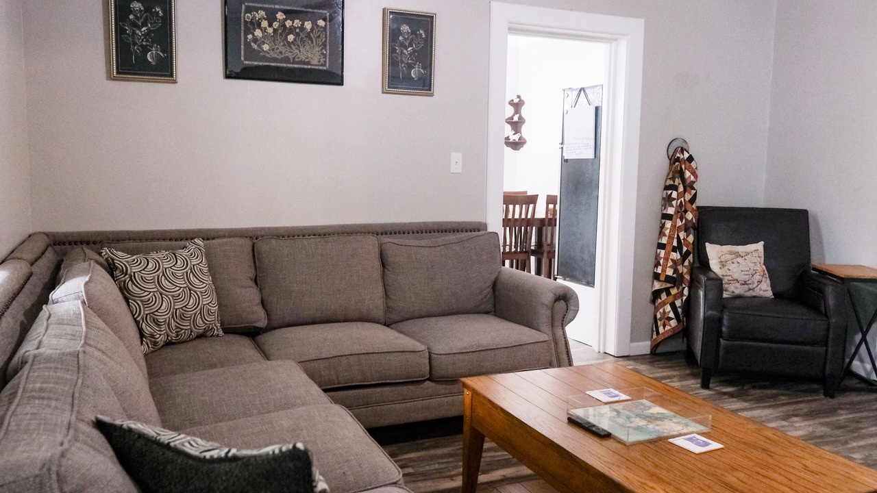 Photo of Livingroom in Six Mile