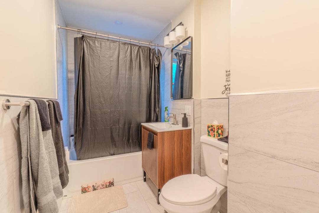 Photo of Bathroom in Medford Street - The Neck