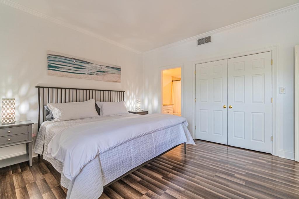 Photo of Bedroom in Shelter Cove