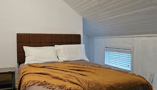 Home Office, Free Wi-Fi, Parking, 6 Beds, Beltline