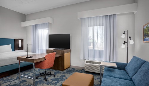 Suite, 1 King Bed, Accessible (Hearing)
