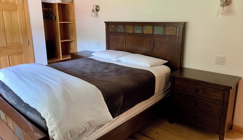 Family Cabin 5, 2 Bedrooms, Full Kitchen, Private Bathroom, Dining Area