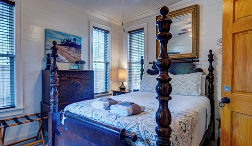 Standard Single Room, 1 Bedroom, Non Smoking (Little Annie Suite)