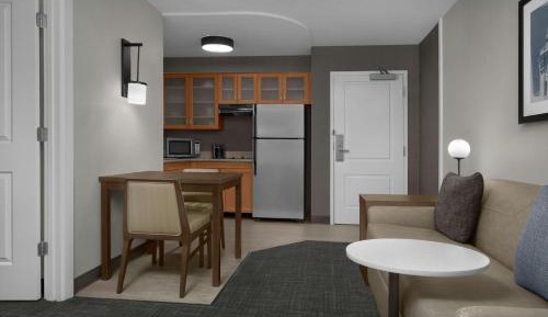 One-Bedroom Queen Suite with Sofa Bed - Hearing Accessible