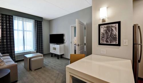 One-Bedroom King Suite - Non-Smoking