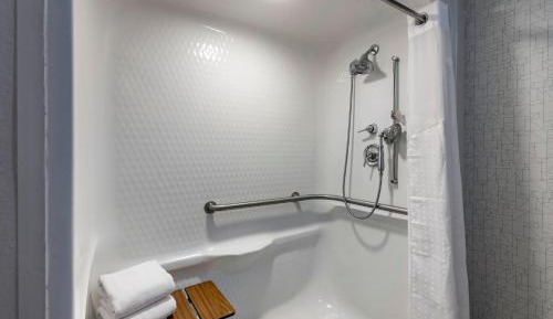 Standard King Room with Roll-in Shower - Mobility Accessible