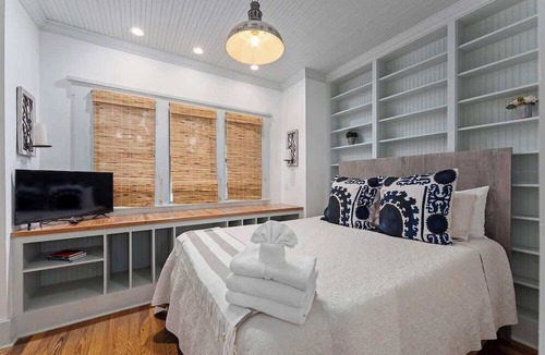 Gruene House | Life is Gruene-riverfront Luxury-1mi To Gruenehall