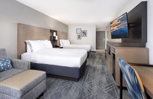 Kenilworth Hotel | La Quinta Inn & Suites by Wyndham Downtown Asheville