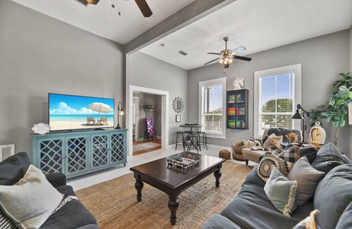 San Jacinto Apartment | Sparkled Seahorse