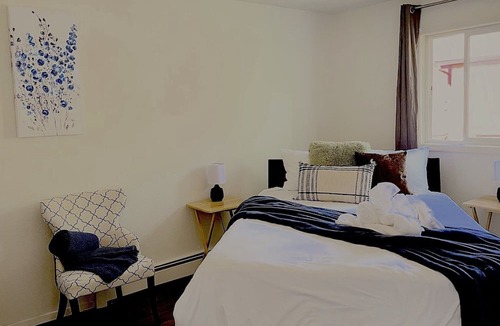 Sand Lake Apartment | Midnight Sun - Near Airport and Shopping