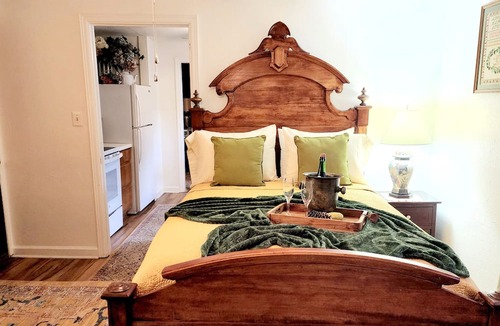 Limekiln Apartment | Waterfront 1 Bedroom Design Apt, 10 minutes to Santander Arena