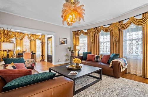 Hanover Place Apartment | The Downtown Luxe - Superior Amenities & minutes from downtown, Westport and the Plaza!