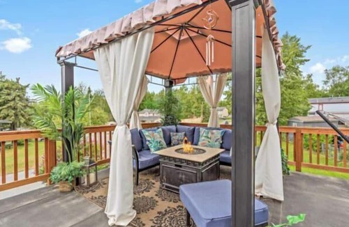 Old Seward - Oceanview Apartment | Cook Inlet Inn in Anchorage