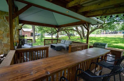 Canyon Lake Apartment | Tiny Home in Canyon Lake 5 mins to Lake & River, Prime Area, Pet Friendly