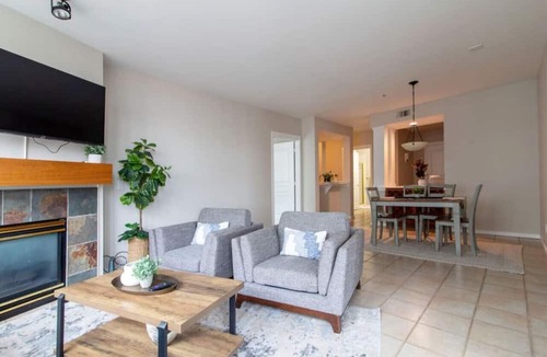 Downtown Seattle Condo | Steps to Pike Place 2BD Condo Water Courtyard View
