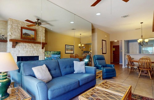 New Braunfels Condo | River City Resorts: CW C106 : Free Tubes with Rental!