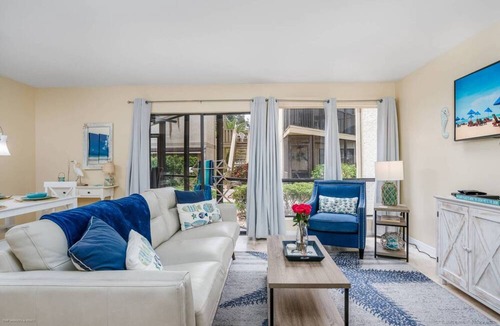 Siesta Key Condo | Heated Pool & Private Lanai in Tropical Siesta Key. Just 30 Feet from the Intracoastal!