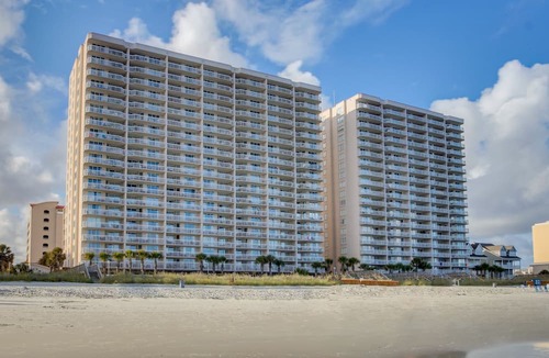 Crescent Beach Condo | Oceanfront luxury condo and great amenities + Free Attraction Tickets!