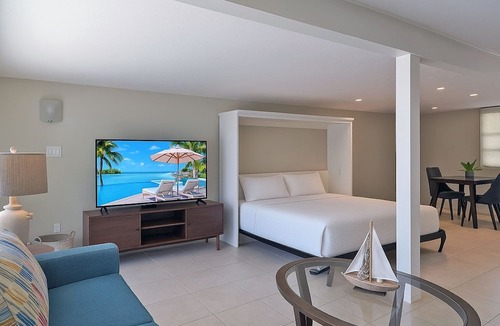 Siesta Key Condo | Spacious Renovated 1 Bedroom Siesta Key Beachside Vacation Rental Getaway