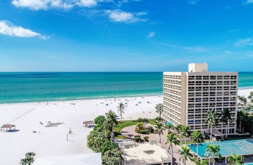 Siesta Key Condo | Palm Bay Club Bayside | Resort Pools, Hot Tub & Private Beach on Siesta Key