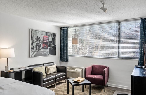 Brookwood Apartment | (CCG) Enjoy a Pet-Friendly and Clean Studio Near the Beltline