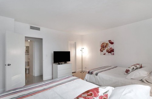 Hollywood South Central Beach Condo | Ocean front condo on Hollywood Beach ! 1 bedroom/3rd floor