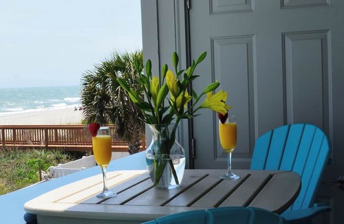 Surfside Beach Condo | Charming & Cozy 1st Floor Oceanfront and Beachfront Studio-Newly Renovated!