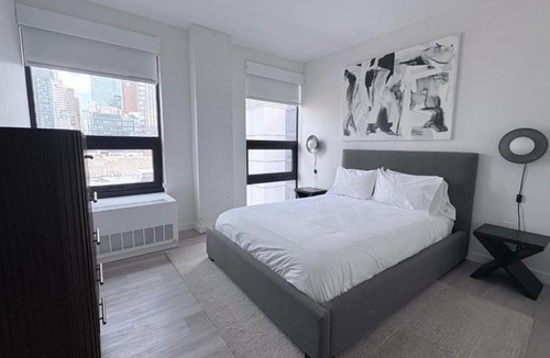 Hunters Point Apartment | Cozy 1 Bedroom Apartment 1 Queen Bed|LIC
