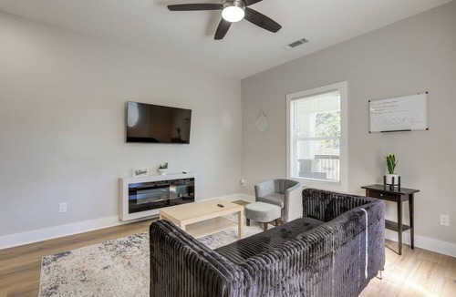 College Park Apartment | Pet-Friendly ATL Hub - 9 Mi to Downtown