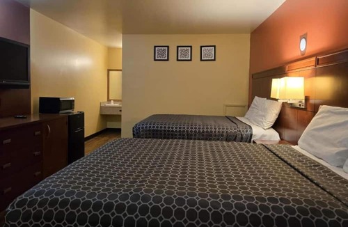 North Newport News Apartment | 2 Full Beds|Non-Smoking