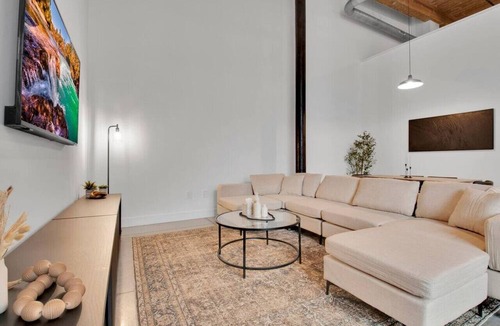 Judson Apartment | Huge, Open Loft | Arts District | 5 mins to DT GVL