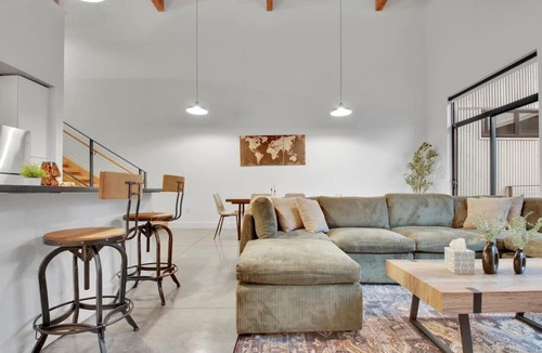 Judson Apartment | Stylish, Roomy 2BD Loft | Pool | 5 mins to DT GVL