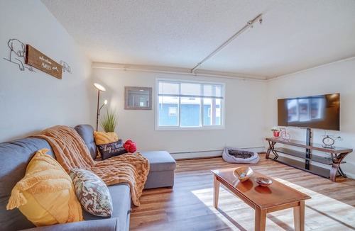 Midtown Anchorage Apartment | Anchorage Apartment Rental w/Mountain Views!