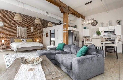 River Market Apartment | KC Grand Loft w/King Bed