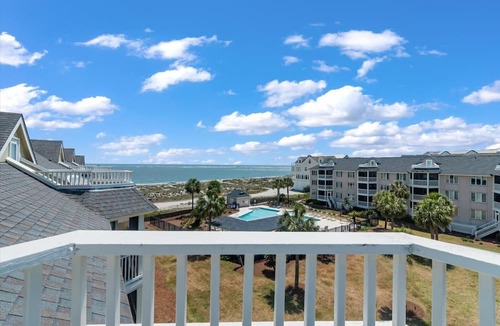Isle of Palms Condo | Renovated Unit on Top Floor with Gorgeous Ocean Views