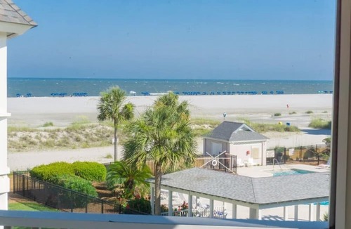 Isle of Palms Condo | Renovated Unit on Top Floor with Gorgeous Ocean Views