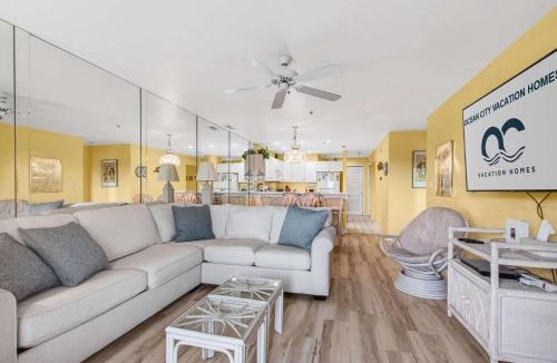 Heron Harbour Isle House | Bay Watch 1 203A Outdoor Pool Beautiful Condo