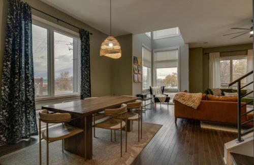 Edgehill House | Luxury Townhome! Rooftop-Game Room! Near Broadway!