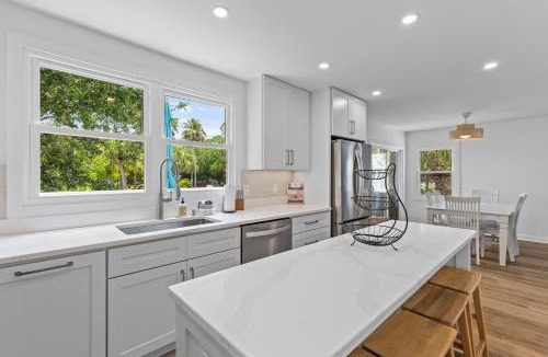 Pelican Bay House | Pelican Bay 13 - Cozy Beachside Retreat! - Beach Access!