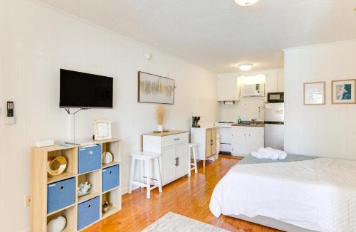 Cherry Grove Beach Apartment | Walk to North Myrtle Beach: Studio w/Pool Access!