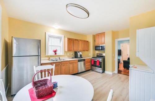 South Medford Apartment | 5 Mi to Dtwn Boston! Family-Friendly Medford Apt