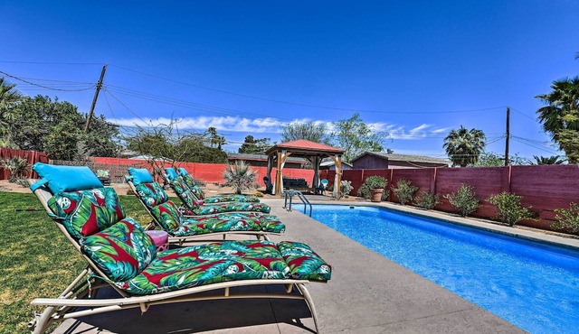 Vintage Las Vegas Oasis < 3 Mi to the Strip!