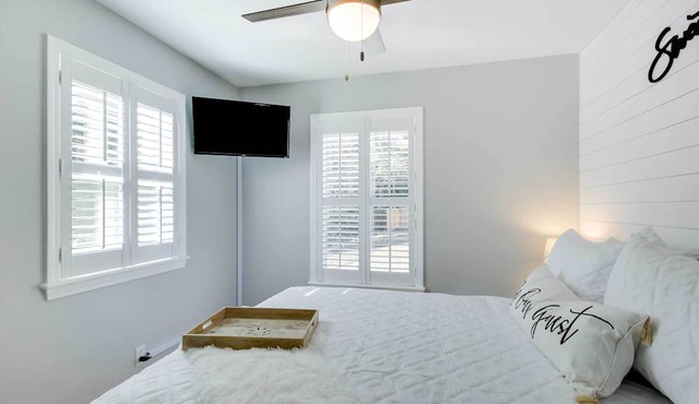 Step-free Home w/Fire Pit - 3 Miles to Usc!