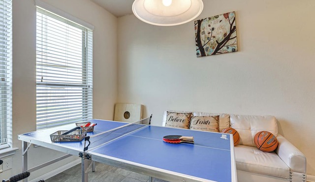 Covered Patio & Spacious Yard: Houston Area Home!