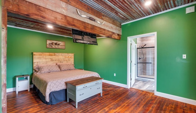 Near Wineries: Country Condo in New Haven