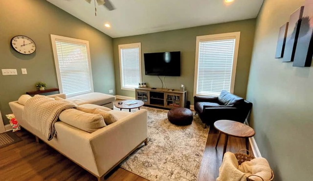 Downtown Landrum Cute 2/2 Cottage