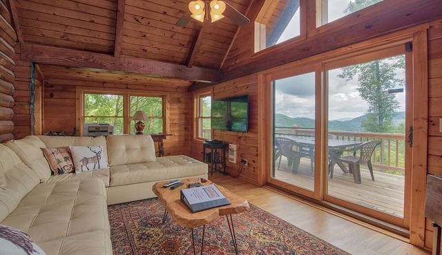 Beautiful Log Cabin with Panoramic Views