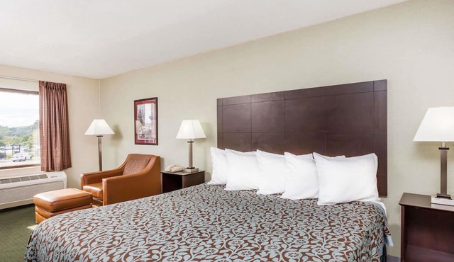 Days Inn by Wyndham Hendersonville
