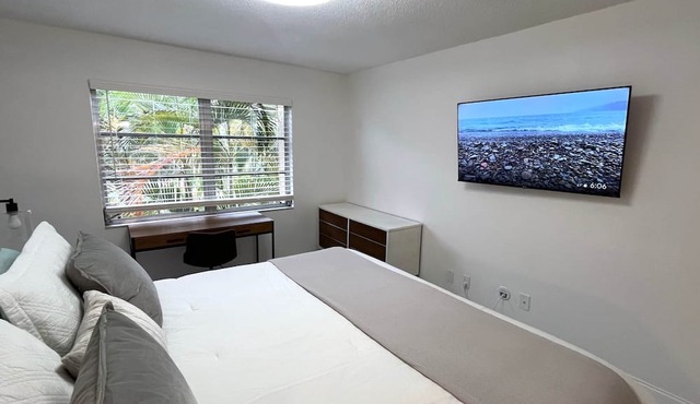 Exceptional remodeled condo, 2 miles from Siesta Key