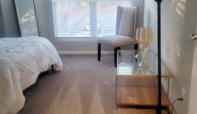 Cozy Spot close to Uptown QC!